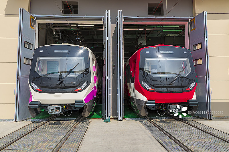 河南省郑州地铁车辆段列车户外风光图片素材