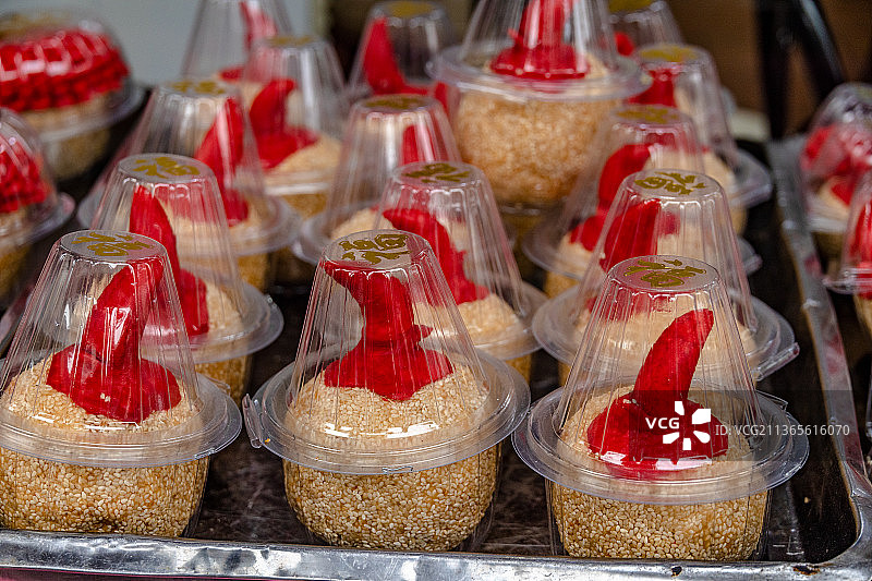 中国佛山年味小吃石榴花煎堆图片素材