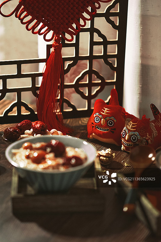 一碗中国传统腊八粥，迎接中国传统新年图片素材