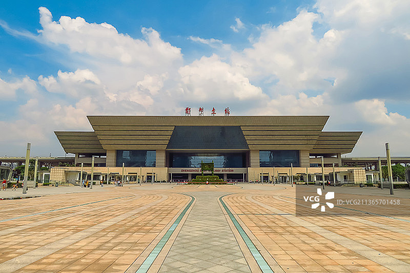 中国河南郑州市郑州东站全景图片素材