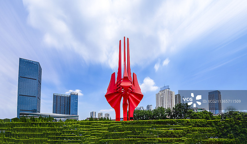 山东省临沂市地标风景——临沂人民广场夏季风景图片素材