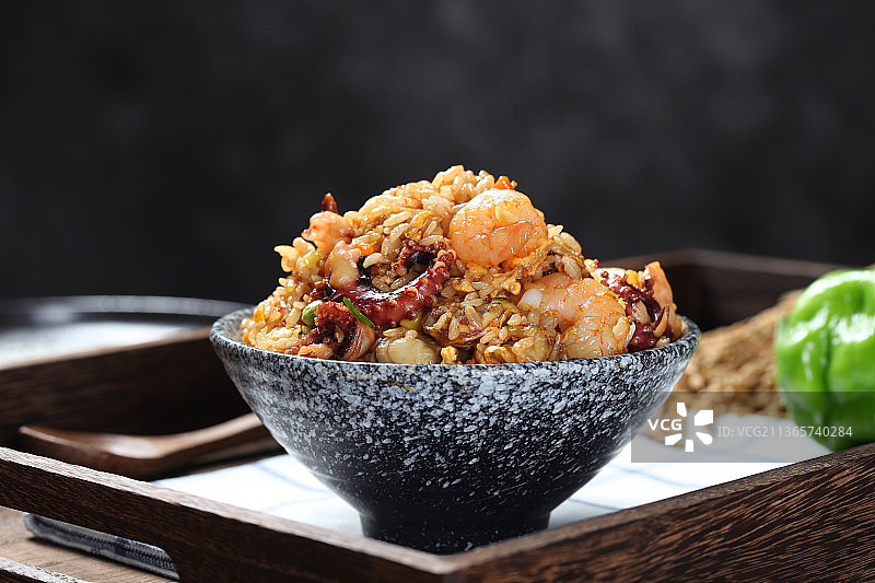 虾仁海鲜炒米饭图片素材