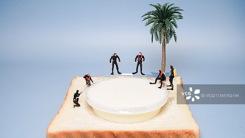 泳池冒险图片素材