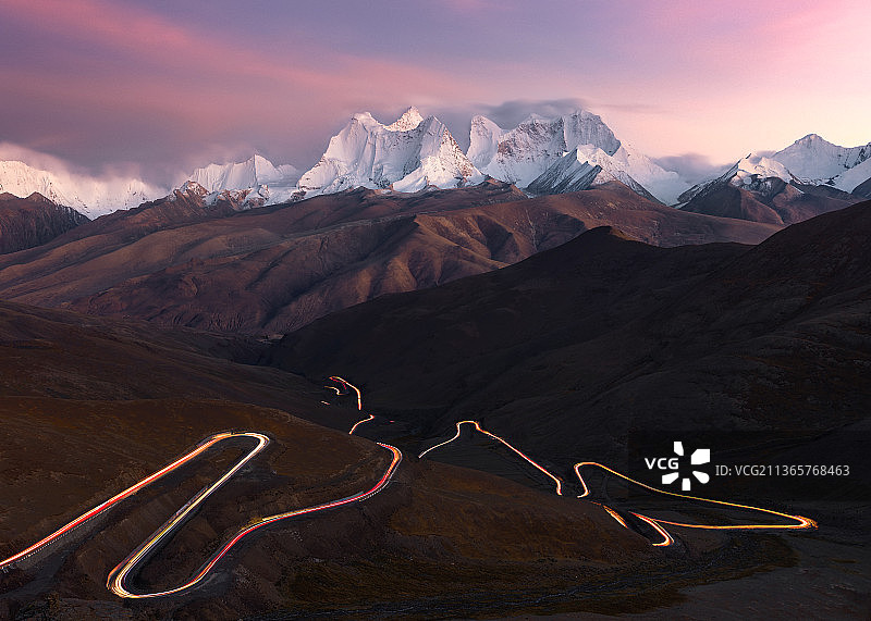 西藏库拉岗日雪山图片素材