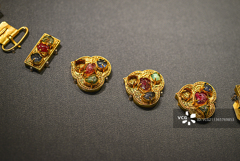 湖北省博物馆明代梁庄王金镶玉宝石腰带汉服装饰图片素材