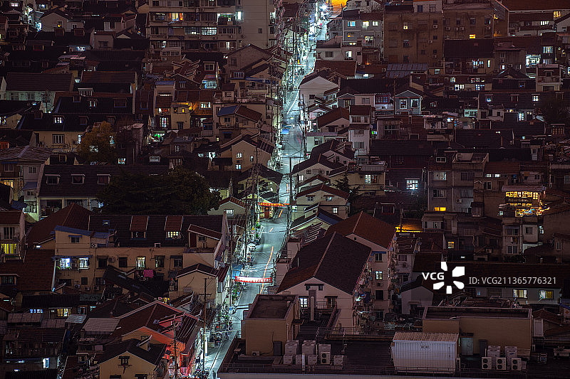 从高空俯瞰上海的老弄堂夜景图片素材