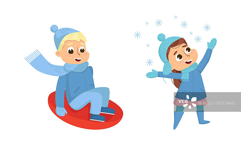 快乐的男孩和女孩滑下山坡图片素材