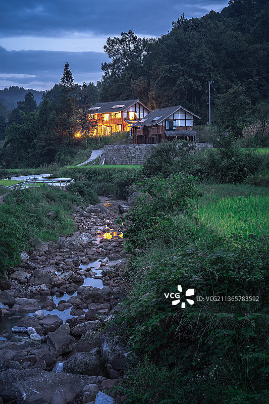 贵州省遵义市习水县梧桐山别墅夜景图片素材