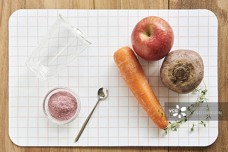 甜菜根汁配料与粉末图片素材