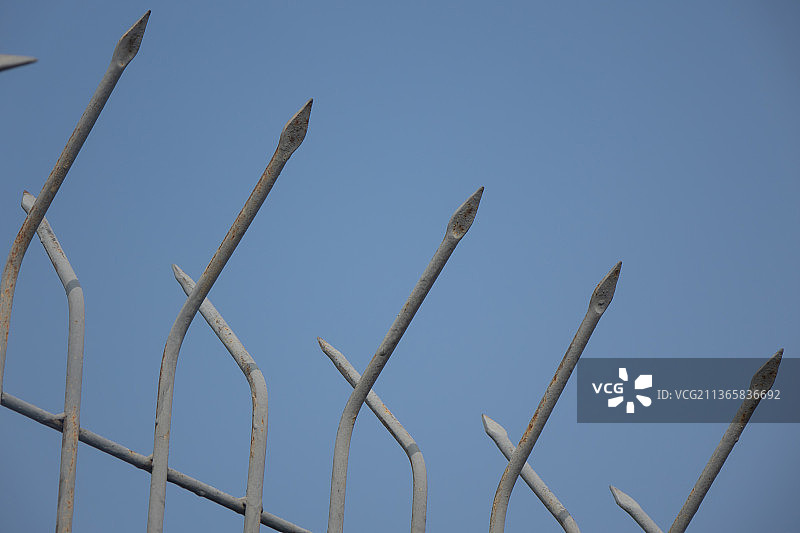 防护器械装备低视角特写图片素材