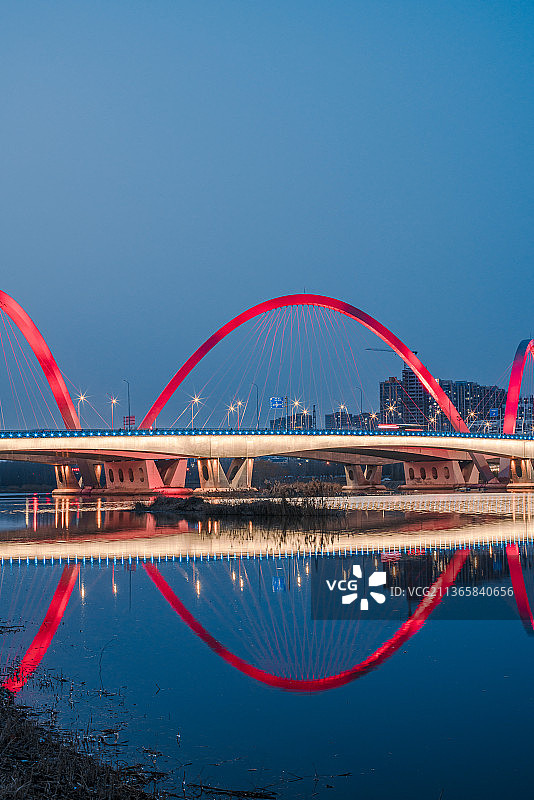 临沂蒙山高架桥夜景竖屏图片素材