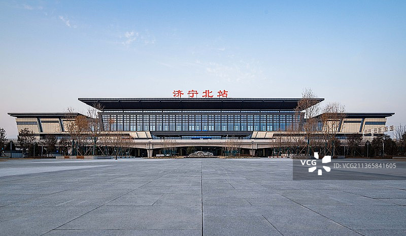 鲁南高铁济宁北站站房全景图片素材