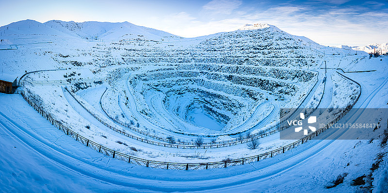 可可托海三号矿坑图片素材