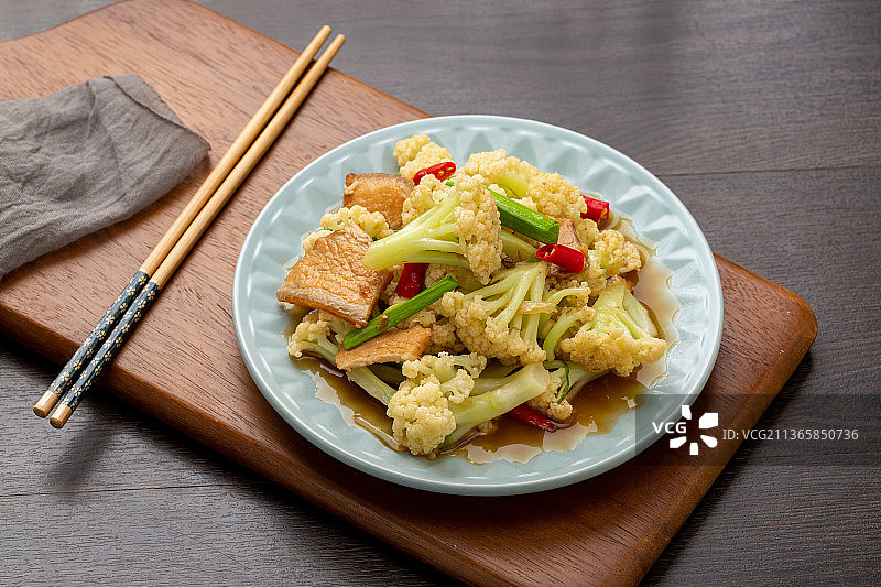 五花肉炒花菜图片素材