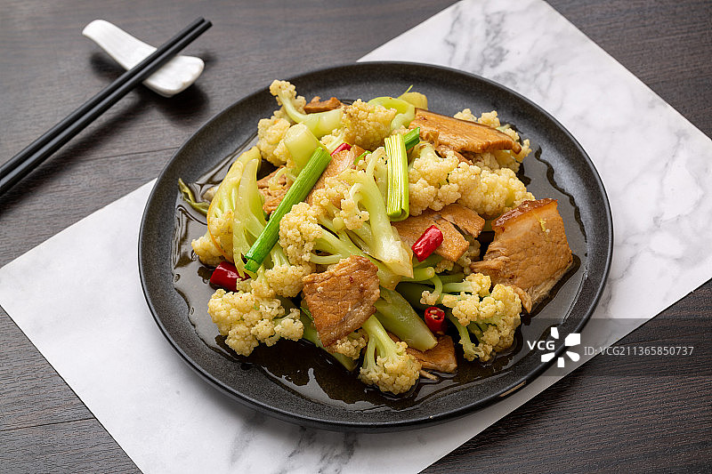 五花肉炒花菜图片素材