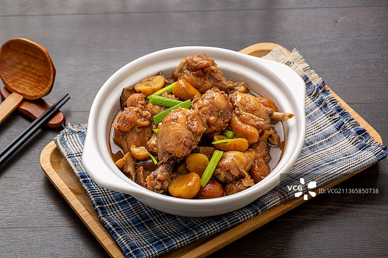 板栗炒鸡块图片素材