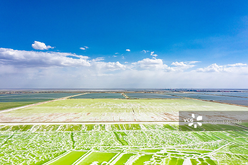 青海海西 格尔木 察尔汗盐湖风光风景航拍 2021年07月27日  察尔汗盐湖位于青海省格尔木市图片素材