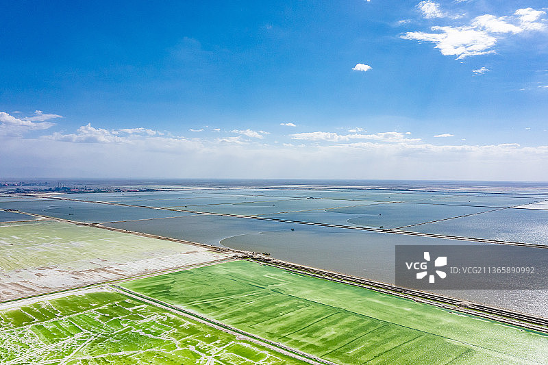 青海海西 格尔木 察尔汗盐湖风光风景航拍 2021年07月27日  察尔汗盐湖位于青海省格尔木市图片素材