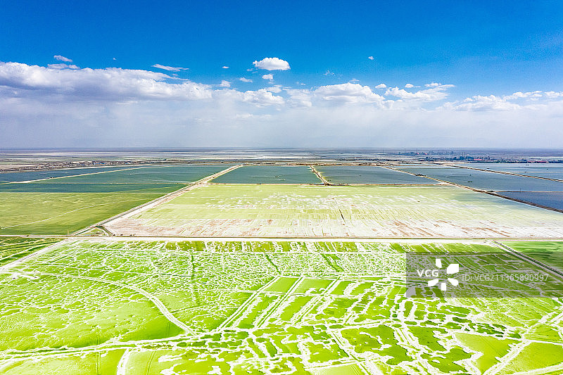 青海海西 格尔木 察尔汗盐湖风光风景航拍 2021年07月27日  察尔汗盐湖位于青海省格尔木市图片素材