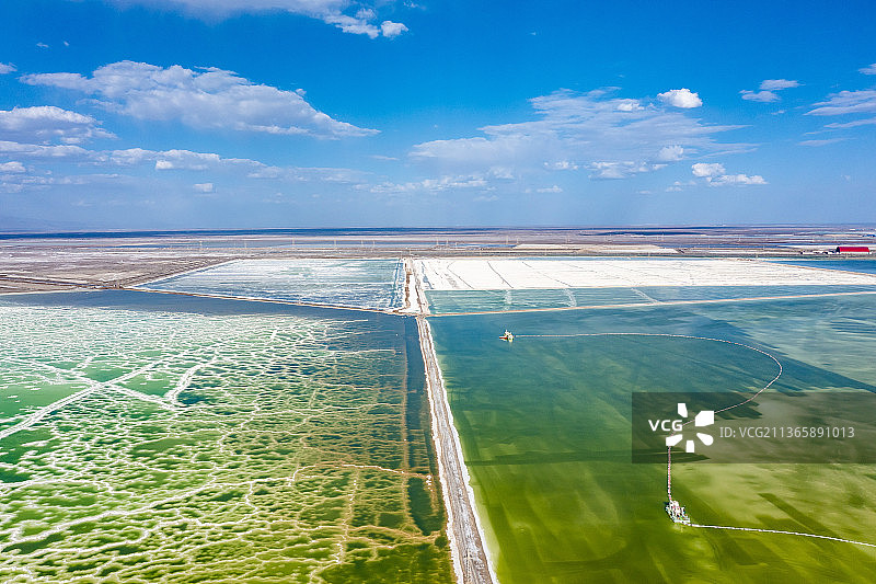 青海海西 格尔木 察尔汗盐湖风光风景航拍 2021年07月27日  察尔汗盐湖位于青海省格尔木市图片素材