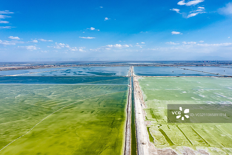 青海海西 格尔木 察尔汗盐湖风光风景航拍 2021年07月27日  察尔汗盐湖位于青海省格尔木市图片素材