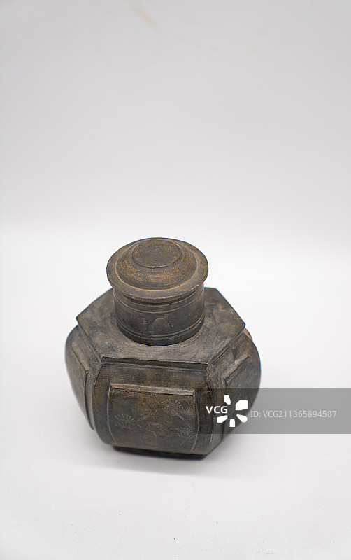 清代古董锡器茶叶罐图片素材