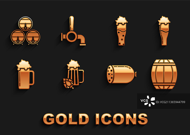 一杯啤酒、啤酒花、木桶和萨拉米香肠图片素材