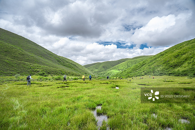 中国四川甘孜州川西俄么塘草原徒步图片素材