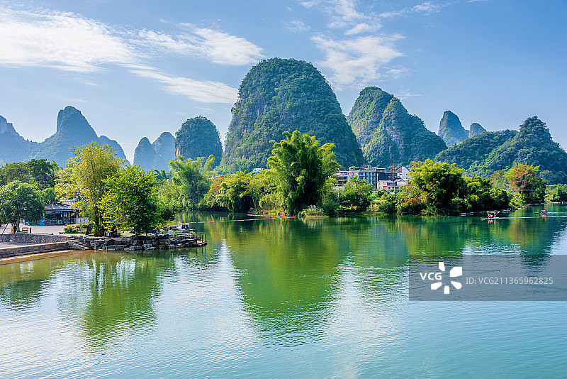 中国广西桂林阳朔十里画廊遇龙河风光图片素材