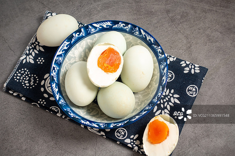 中国端午节传统食品咸鸭蛋美食图片素材