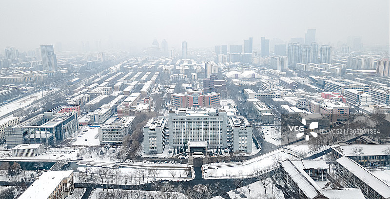 天津市南开大学八里台校区冬季雪景图片素材