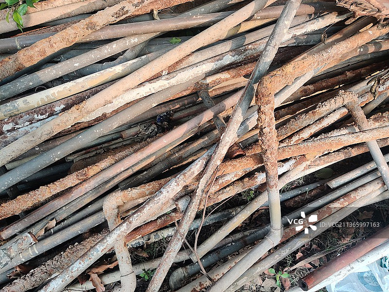 生锈的铁管图片素材