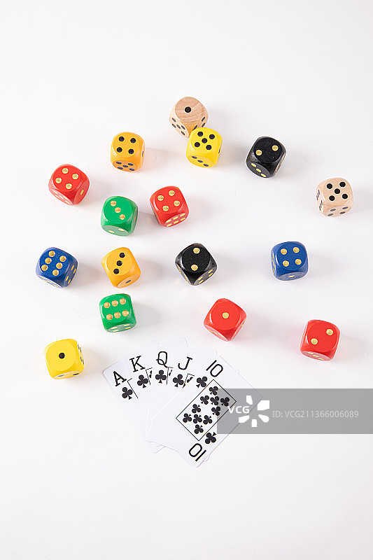 筹码色彩扑克牌概率组合排列五颜六色骰子图片素材