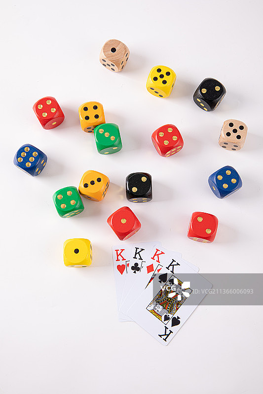 筹码色彩扑克牌概率组合排列五颜六色骰子图片素材