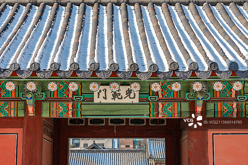 雪后的韩国古典宫殿图片素材