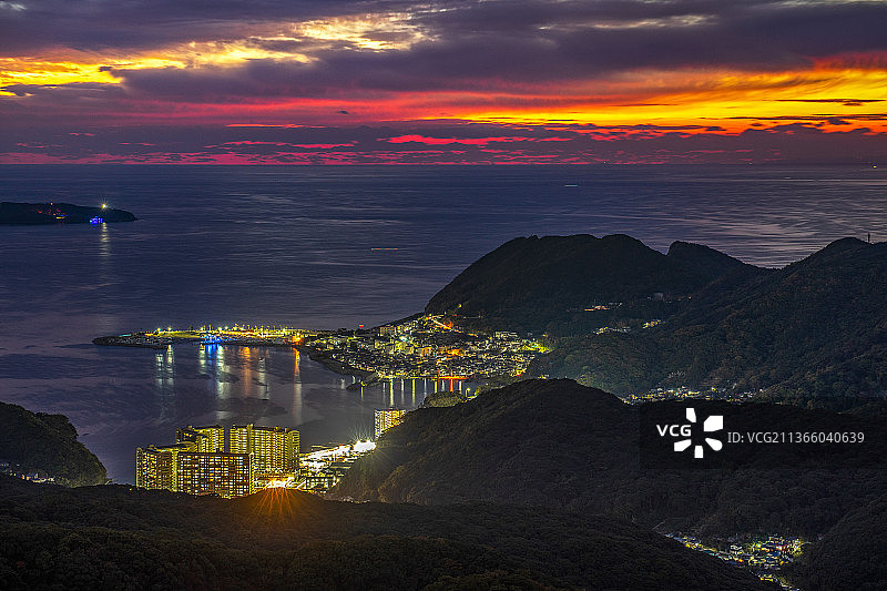 晚霞中的日本长崎海岸夜景图片素材