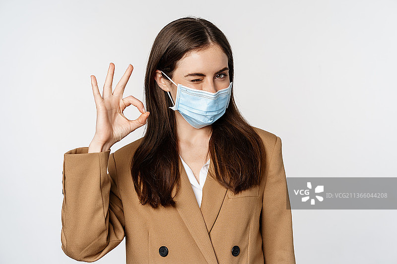 工作场所与疫情概念：商务女性特写图片素材