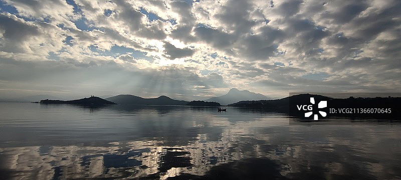 香港大埔船湾淡水湖日落美景图片素材