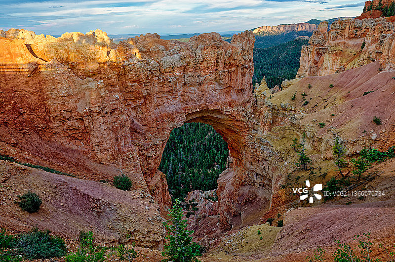 风暴后的布莱斯峡谷图片素材