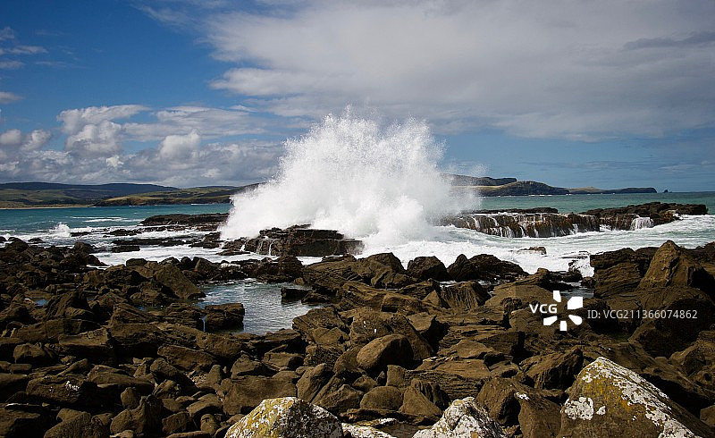 新西兰因弗卡吉尔卡特林斯喷水孔海景图片素材