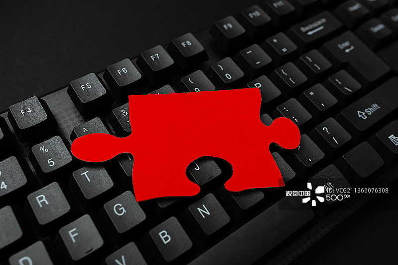 输入新产品密钥概念，键入电影字幕软件图片素材