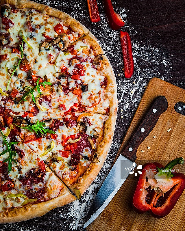 桌上的披萨特写，俄罗斯图片素材