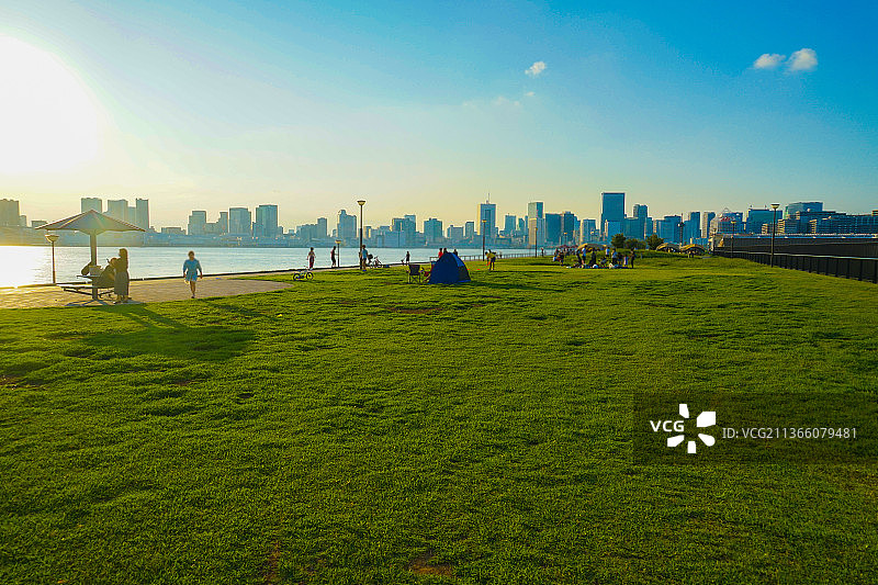 丰洲古拉里公园与人物剪影图片素材