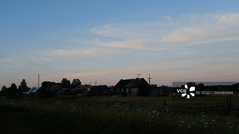 日落时天空映衬下的风景图片素材