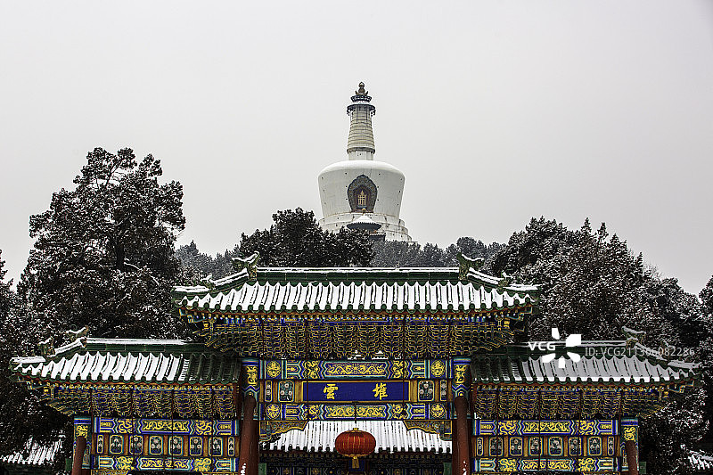 雪后的北京北海白塔图片素材