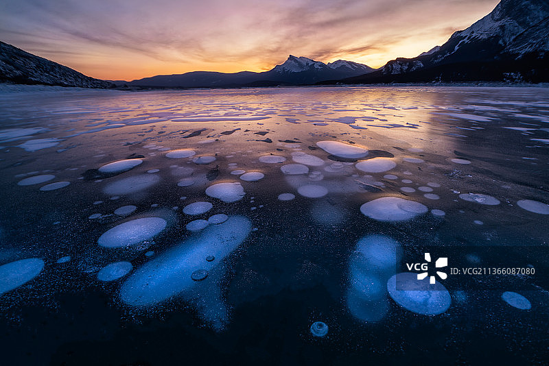 极寒中暖意图片素材