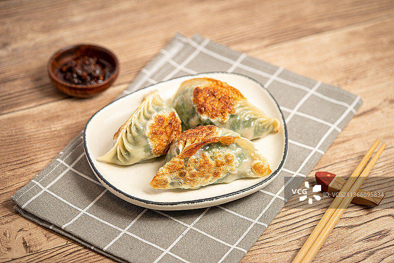 广东广州粤式小吃早茶点心韭菜煎饺图片素材