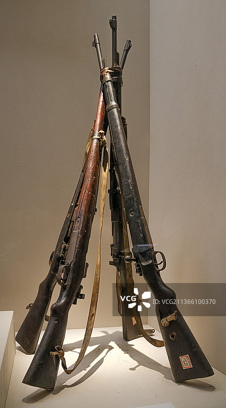 民国时期枪械武器：中正式步枪，毛瑟步枪图片素材