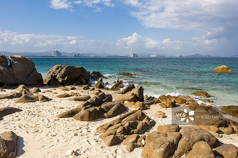 三亚蜈支洲岛旅游区 情人岛 大海沙滩礁石 风化石图片素材