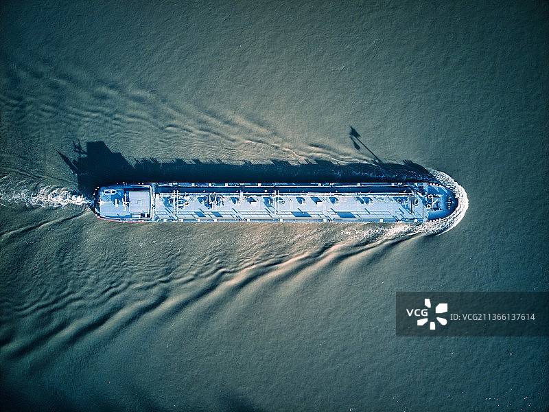 水中的船只：海上船舶的航拍图片素材